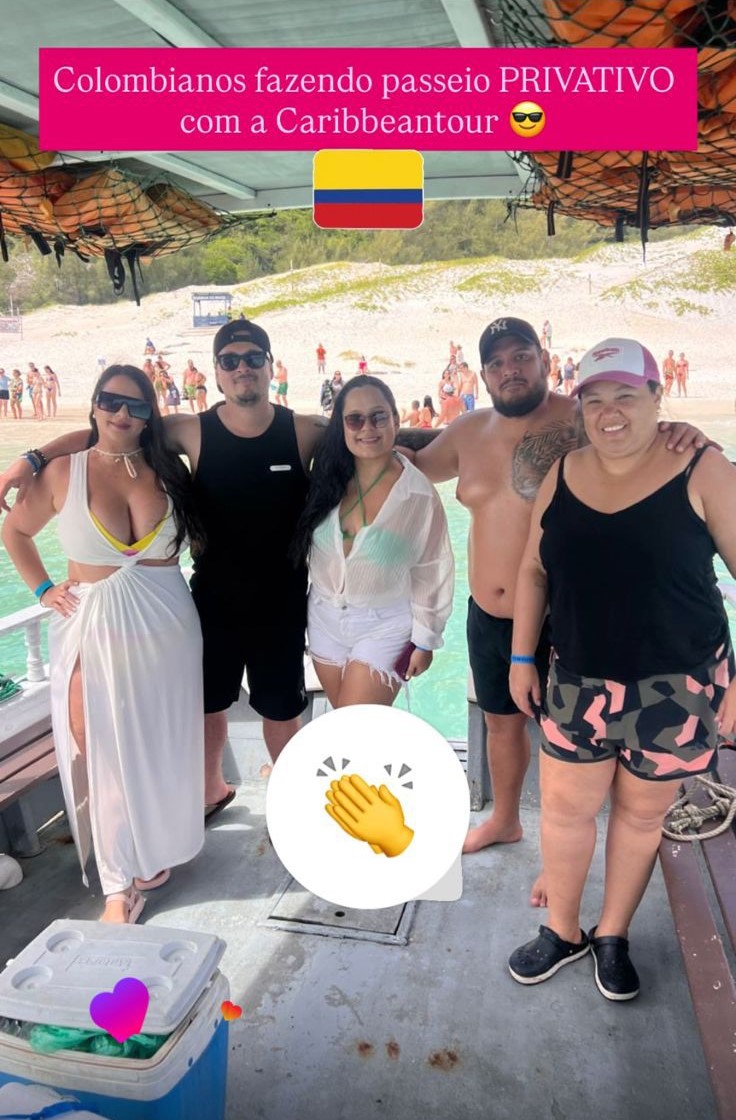 Turistas da Colômbia em passeio privativo